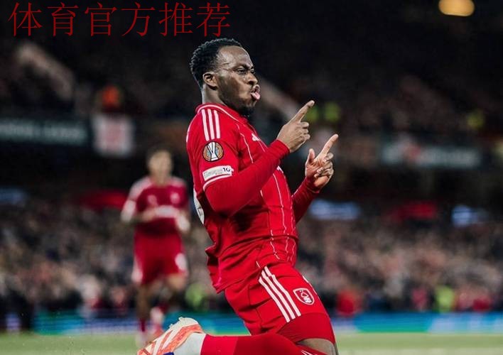 又一场3-0！英超54岁名帅力挽狂澜：7场4胜 带队双线狂奔